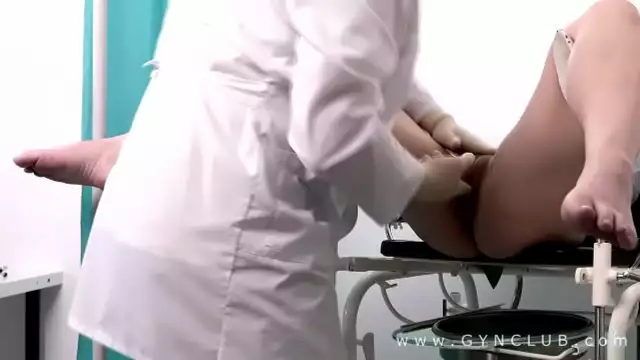 Japanese Beauty Experiences Intimate Gyno Pleasure for the Ultimate Orgasm!