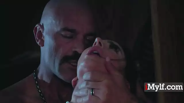 Revealing Sheena Ryder's Hot & Sexy Past: A Luscious Experience You Won't Forget!