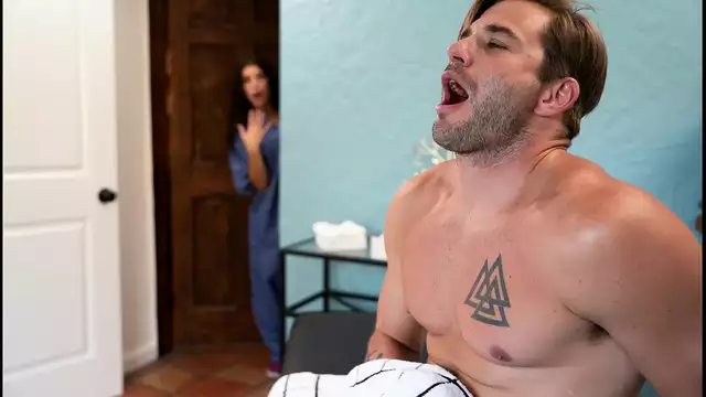 Desi Masseuse's Naughty Surprise: Pleasure Beyond the Menu!