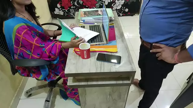 WATCH: Hot Desi Madam Gets Fucked by Her Office Boy in Hindi Audio
