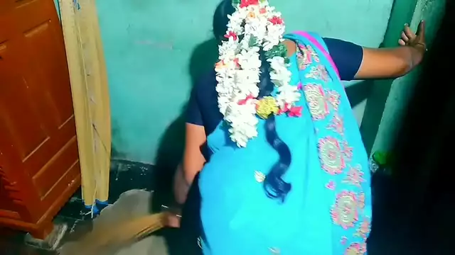 Indian Aunty's Ultimate Sex Room Cleaning: See How She Handles Her Housework!