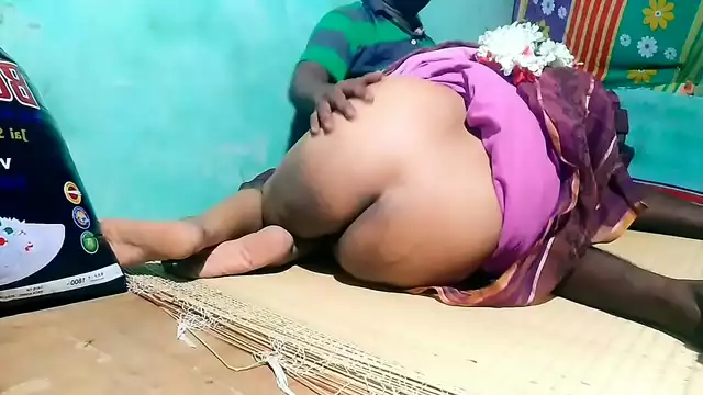 Meet the Luscious Desi Aunty Who Knows How to Eat Pussy Like a Pro – Watch Her Take On a Lucky Boy!