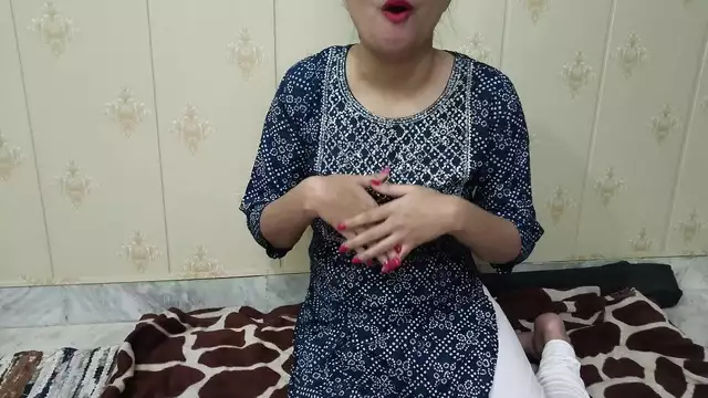 Desi Beauty Sisrt Ditches Big Breasted Brother for Hindi Audio Hookup