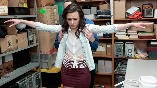 Caught on Camera: Teenage Thief's Daring Looting Attempt Fails, Busted by Store Owner!