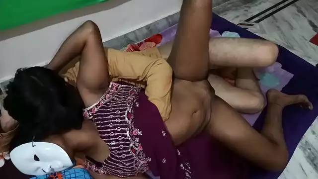 Discover our Luscious Enchantress' Alluring Figure in this Must-See Video!