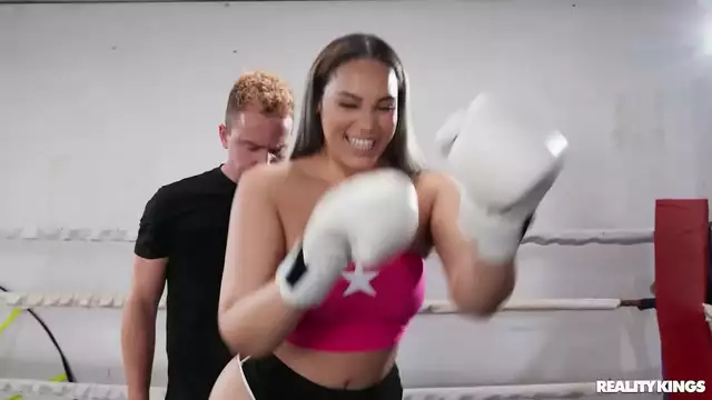 Tempting Gym Babe's Secret Desire Revealed: