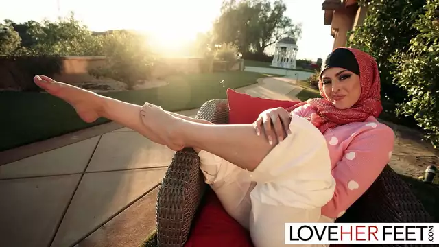 Experience Rapturous Foot Worship with Sultry Sophia Leone