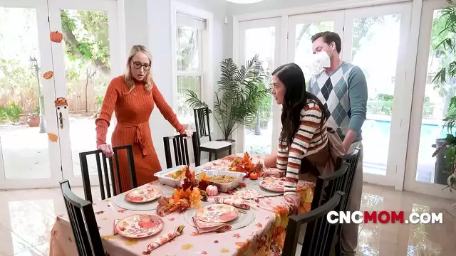 Electrifyingly Sexy MILF Role-playing in the Kitchen