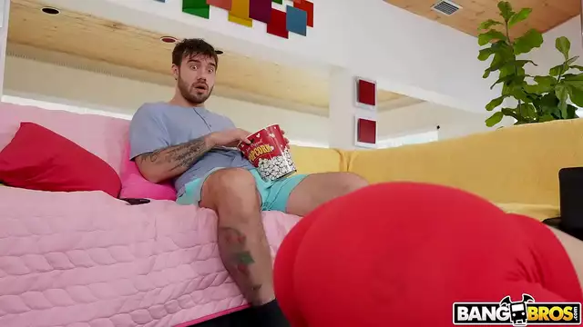 Craving for More: Luscious Kisses and Alluring Looks in Exploding Popcorn