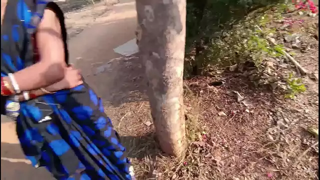 Indulge in the Adulterous Delights of a Luscious MILF in the Park