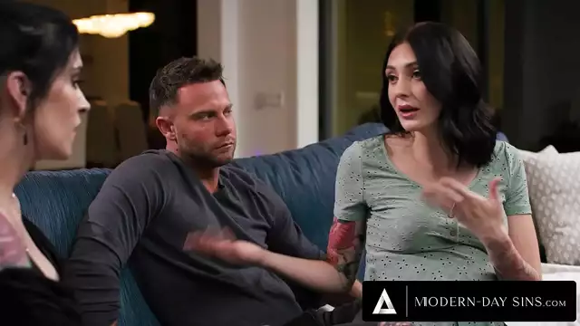 WATCH: Sizzling Sensual Prenatal Class with Anna de Ville and Seth Gamble