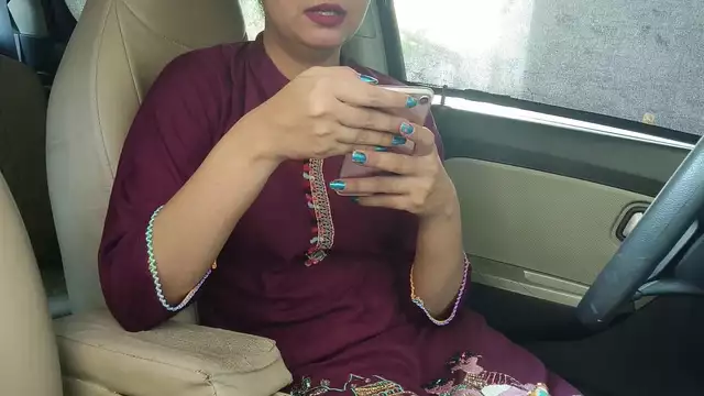 Check out this hot Desi video! A shy girl gets hard fucked by her boyfriend in a car outdoor,