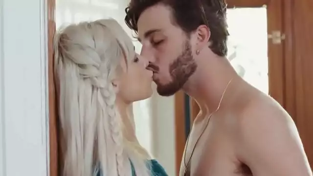 Elsa Jean - Luscious and Enchanting, Desi Beauty Entices with Alluring Figure