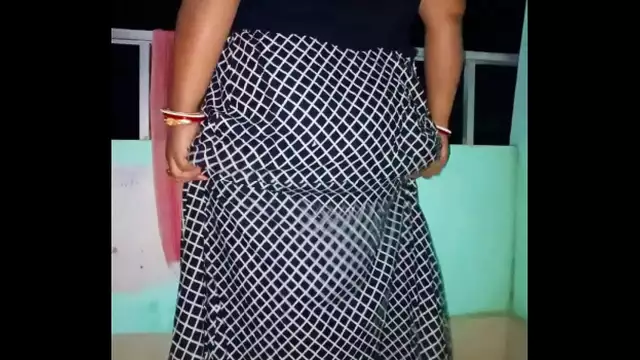 Indian Daring Wife Naked in Hotel Lawn &vert; Daring MOU Bhabi &vert; Desi Amature