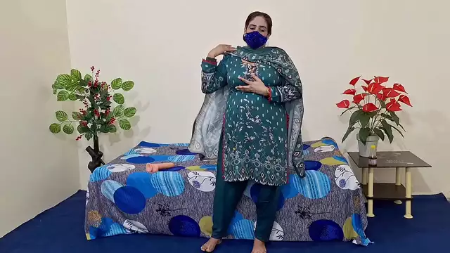 Very Hot Desi Big Boobs Aunty Best Riding On Large Dildo