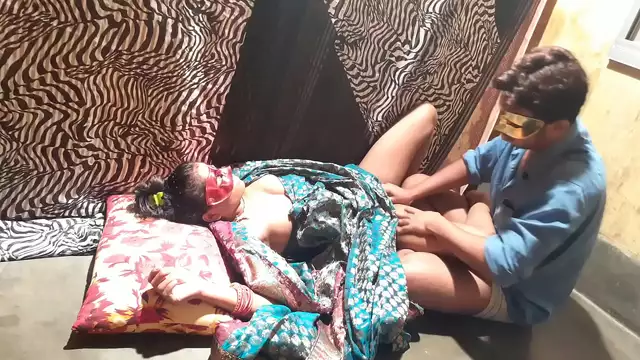 Horny Mature Indian Girlfriend In Sari Sex - Desi Sex