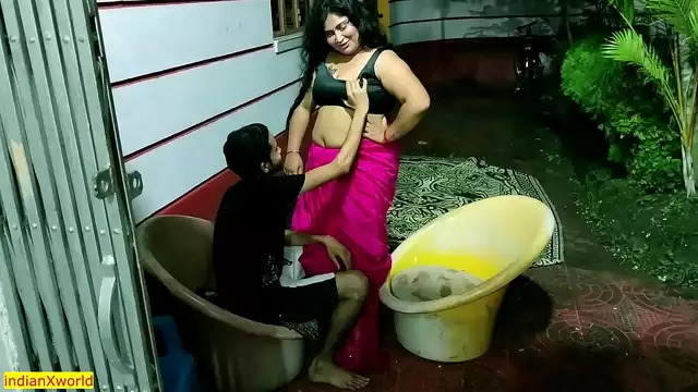 Desi XXX Super-Hot Beautiful Bhabhi Outdoor Sex&excl;&excl;&excl; With Clear Audio