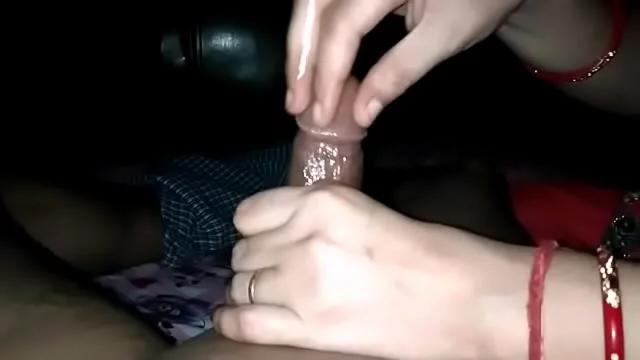 Desi handjob with oil massage