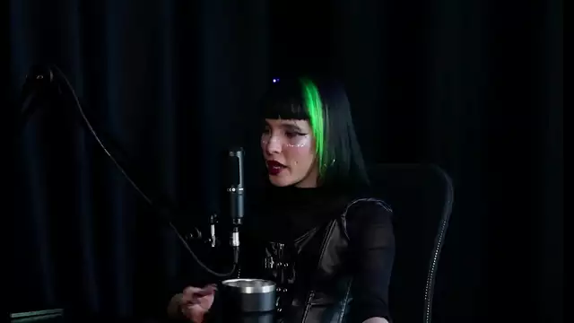 Desistiu de entrar na SG&comma; vendia nude escondida do namorado&comma; dava aula de f&iacute;sica e seu primeiro programa foi estranho - Carol RHCP &lpar;SHEER&sol;RED&rpar;