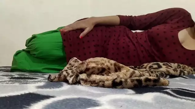 Saarabhabhi6 padosi aashiq ne jamkar chudai ki real Hindi talk &lpar;Roleplay&rpar; Desi sexy girl enjoy kar rahi he padosi ke sth