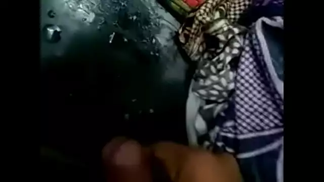 INDIAN DICK CUMMING ON WASHING MACHINE