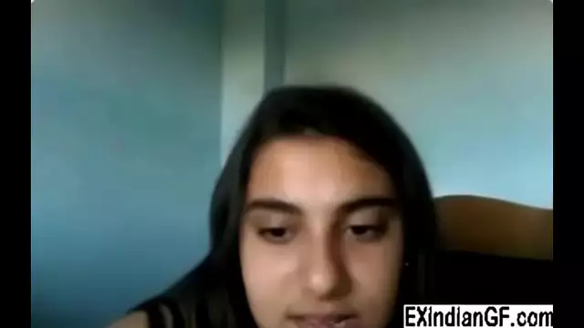 Indian teen slut masturbates on cam