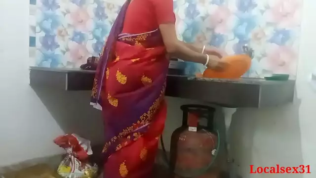 Desi Bengali desi Village Indian Bhabi Kitchen Sex In Red Saree &lpar; Official Video By Localsex31&rpar;