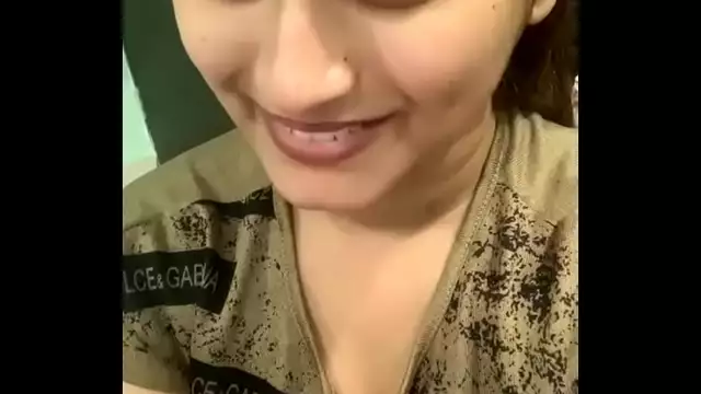 Desi Girl tallking on Live Cam shows big tits and deep cleavage