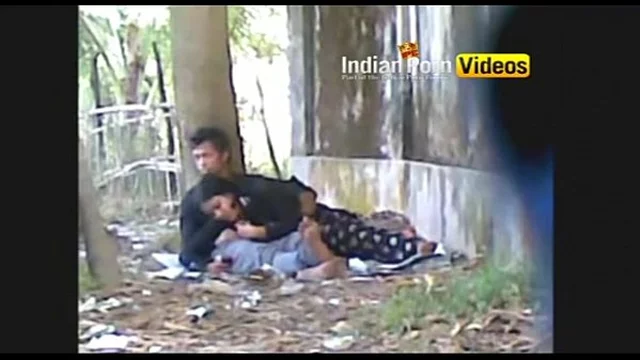 Outdoor blowjob mms of desi girls with lover - Indian Porn Videos