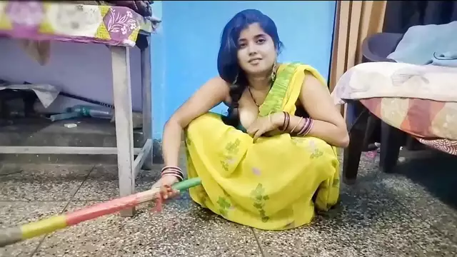 Indian sex&period; अपने घर में नौकरानी के मोटे मोटे boobs देख मालिक के लड़के ने चोद डाला