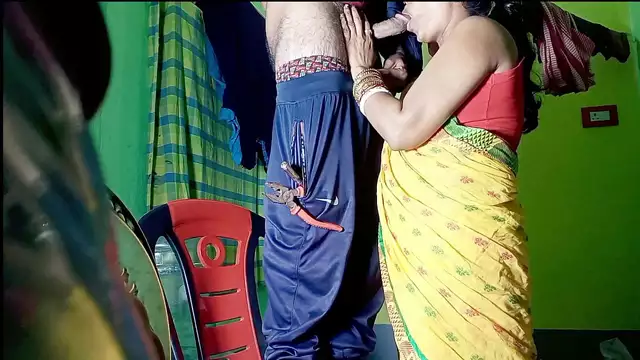 INDIAN Bhabhi XXX Wet pussy fuck with electrician in clear hindi audio &vert; Fireecouple