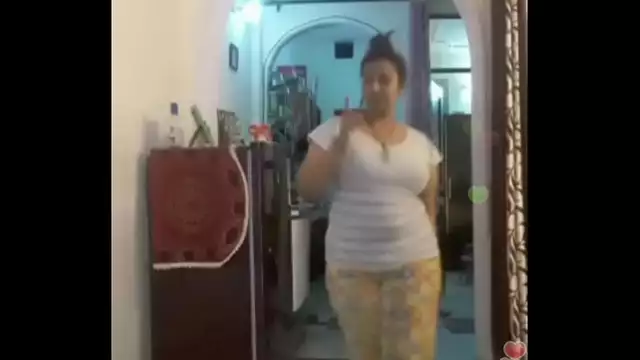 Hot desi indian bhabi shaking her sexi ass &boobs on bigo live&period;&period;&period;3