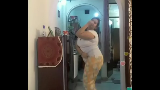 Hot desi indian bhabi shaking her sexi ass &boobs on bigo live&period;&period;&period;2