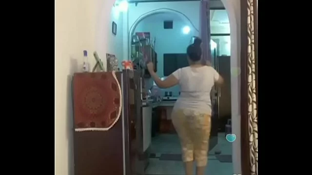 Hot desi indian bhabi shaking her sexi ass &boobs on bigo live&period;&period;&period;1