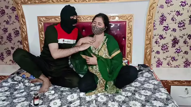 Beautiful Indian Aunty invites the boy to her place on the pretext of massaging and has sex with him