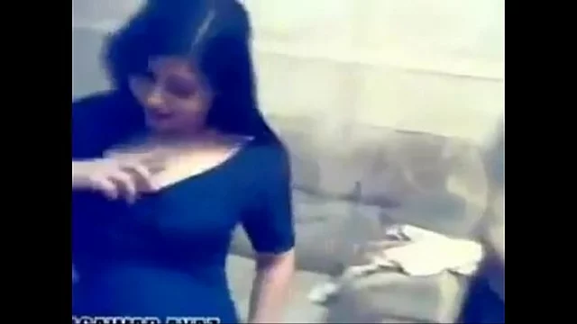 HOT DESI GIRLS Private Hot sexy Mujra Dance in home- &lpar;360p&rpar;
