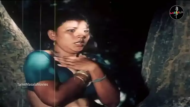 Desi Village Girls Hot Cleavage Show