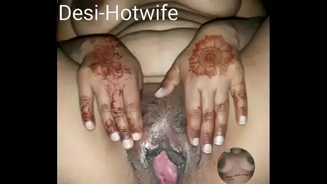 Desi milf bhabhi nadia showing big boobs and fucking hot pussy
