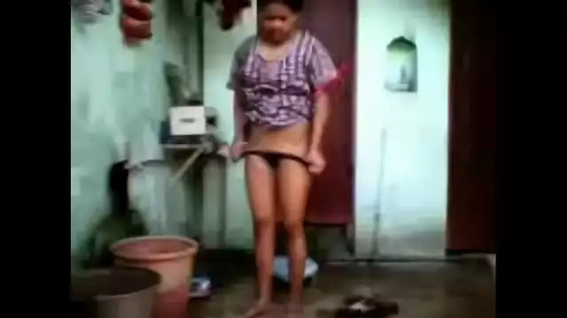 mob&period;desi maal bathing 2