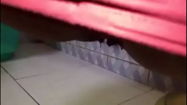 Desi gf peeing