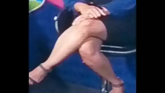 SPICY HOT INDIAN TV ANCHOR CRICKET SHOW