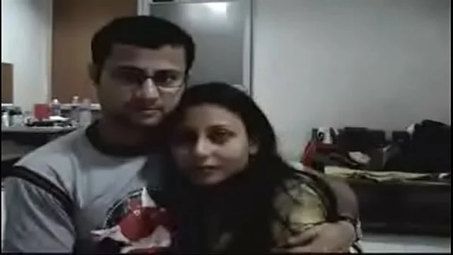 &lbrack;xxxBoss&period;com&rsqb; Indian Happy Couple homemade