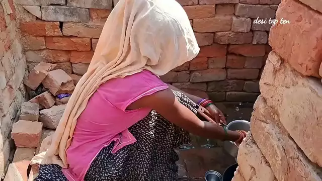 बर्तन धो रही थी मेरे पति को जोश आया मुझे कमरे में ले जाकर चोद  दिया बेस्ट इंडियन सेक्स वीडियो हिंदी