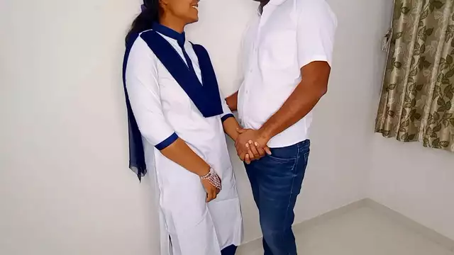 स्कूल के क्लास रूम कोमल को रूकवाकर सेक्स कर डाले