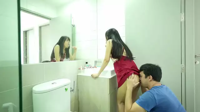 Japanese Amateur Couple Goes Wild in Steamy Bathroom Morning Sex!