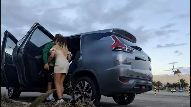 Revealed ~ The Hottest Pinay Scandal - Ganda's Sensual Show in Public Place - Pinay Lovers PH