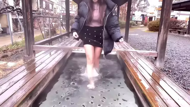 Indulge in Luscious Delights and Red-Hot Springs at a Snowy Hot Spring Hotel with Scintillating Scenery!