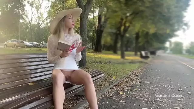 Caught on Camera ~ Panty-less Wife Flashes Her Pussy in Public Park!