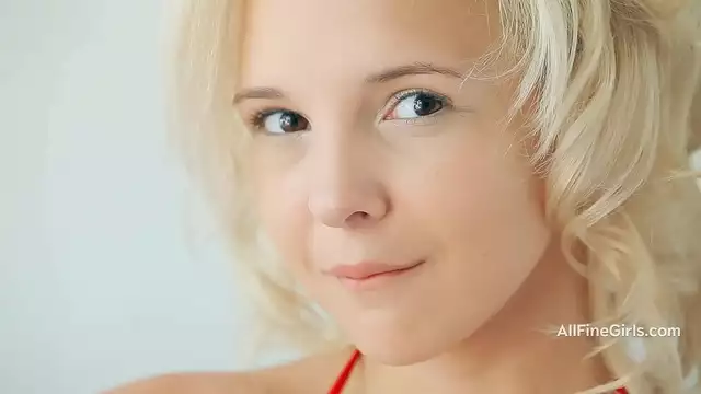 Beanstalk Bombshell Monroe's Sensual Solo Show!