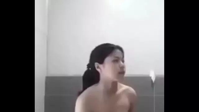 Unveil the Ultimate Allure of Sexy MILF Uông Bí in this Hot Video!